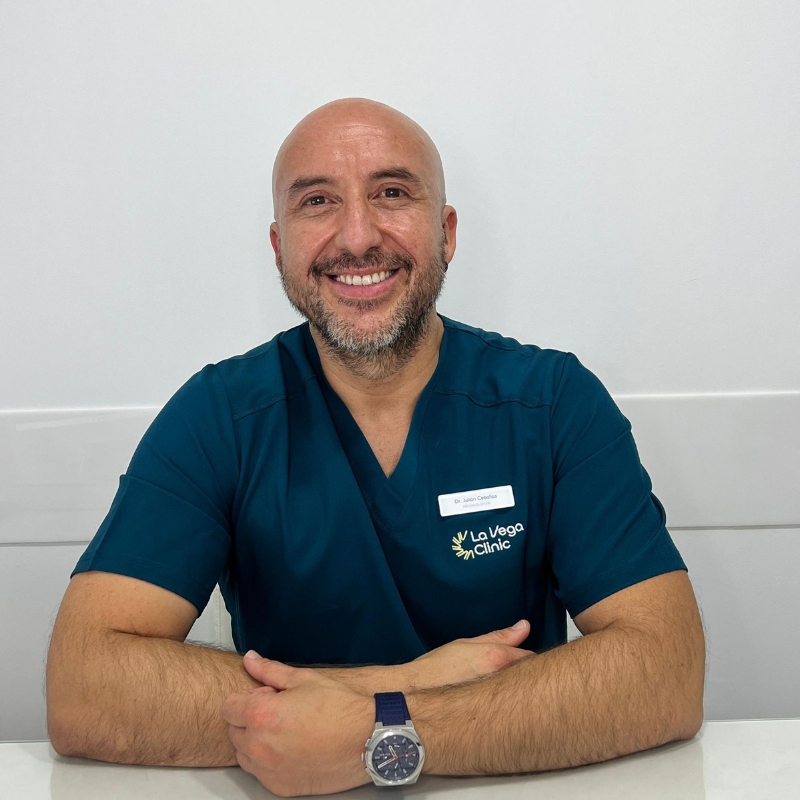 Julian Andrés Ceballos especialista en neumología en La Vega Clinic, Almería.
