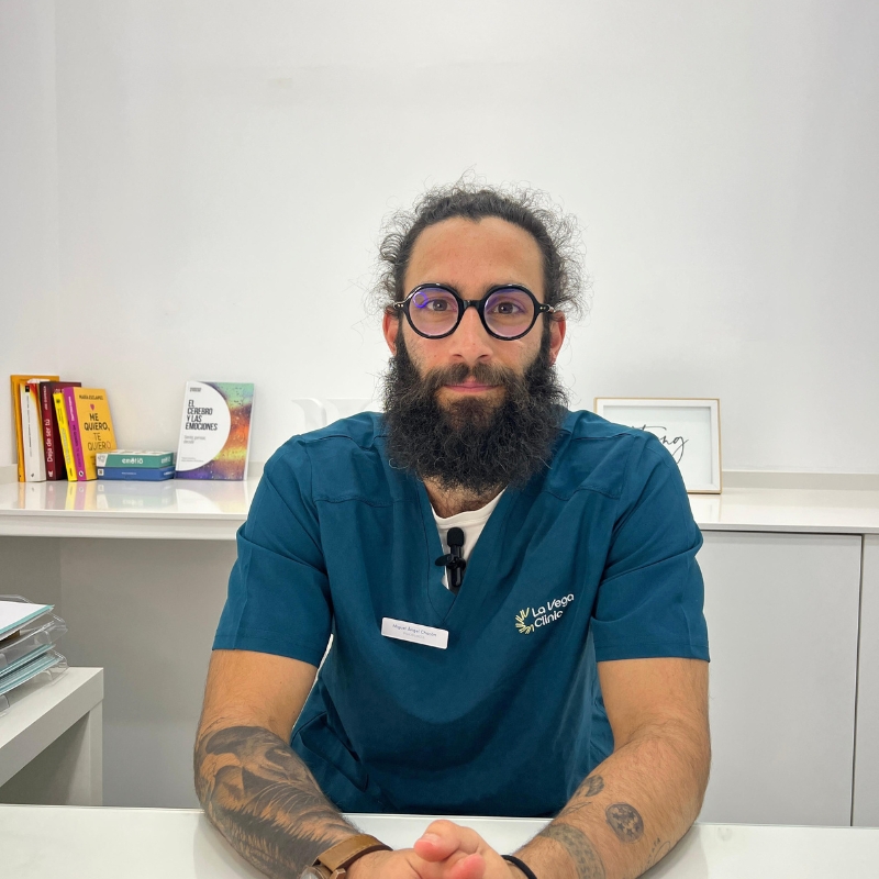 Miguel Angel Chacón psicólogo en La Vega Clinic, Almería