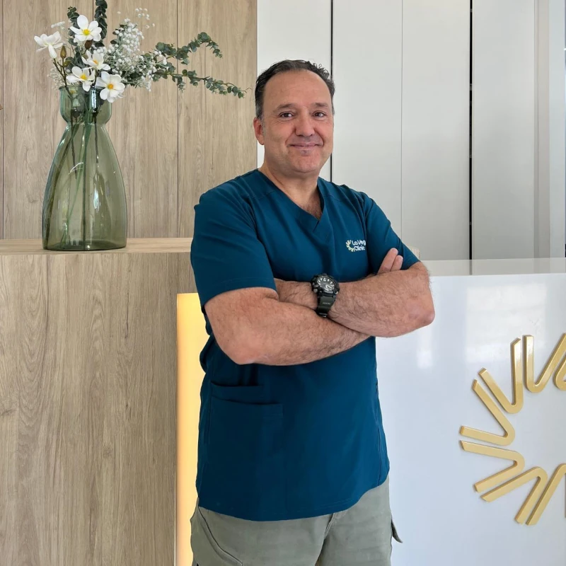 Manuel Felices Montes, cirujano en La Vega Clinic